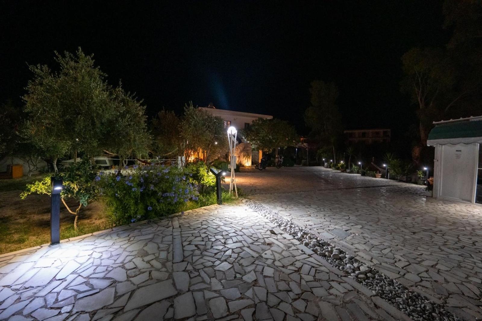 كساميل Garden Villa Lake Side & Glamping المظهر الخارجي الصورة