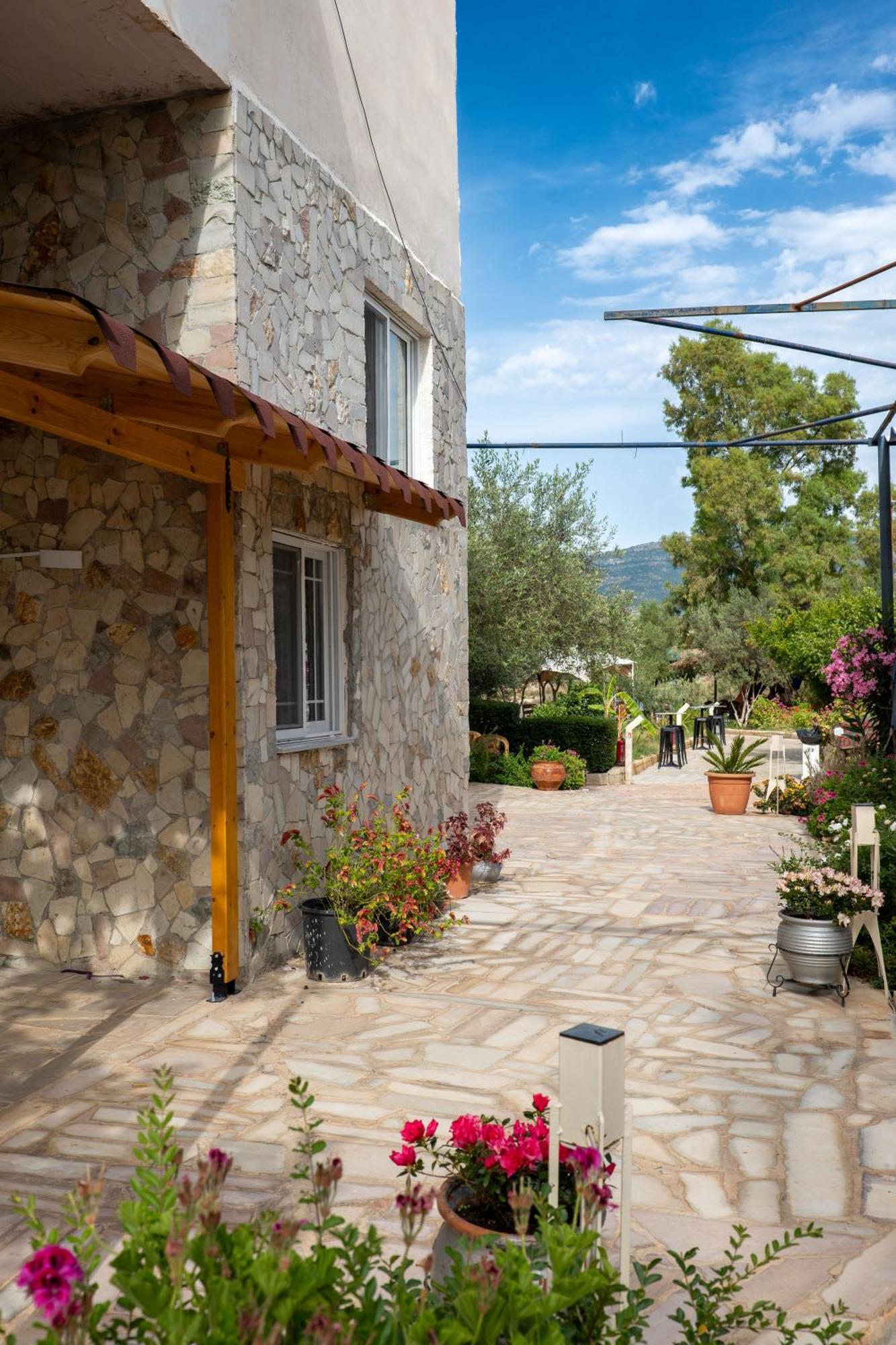 كساميل Garden Villa Lake Side & Glamping المظهر الخارجي الصورة