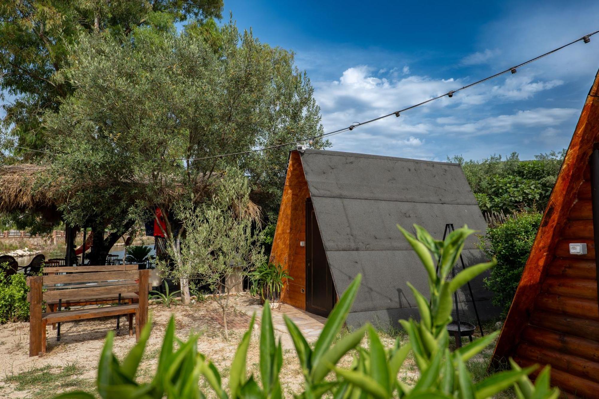 كساميل Garden Villa Lake Side & Glamping المظهر الخارجي الصورة