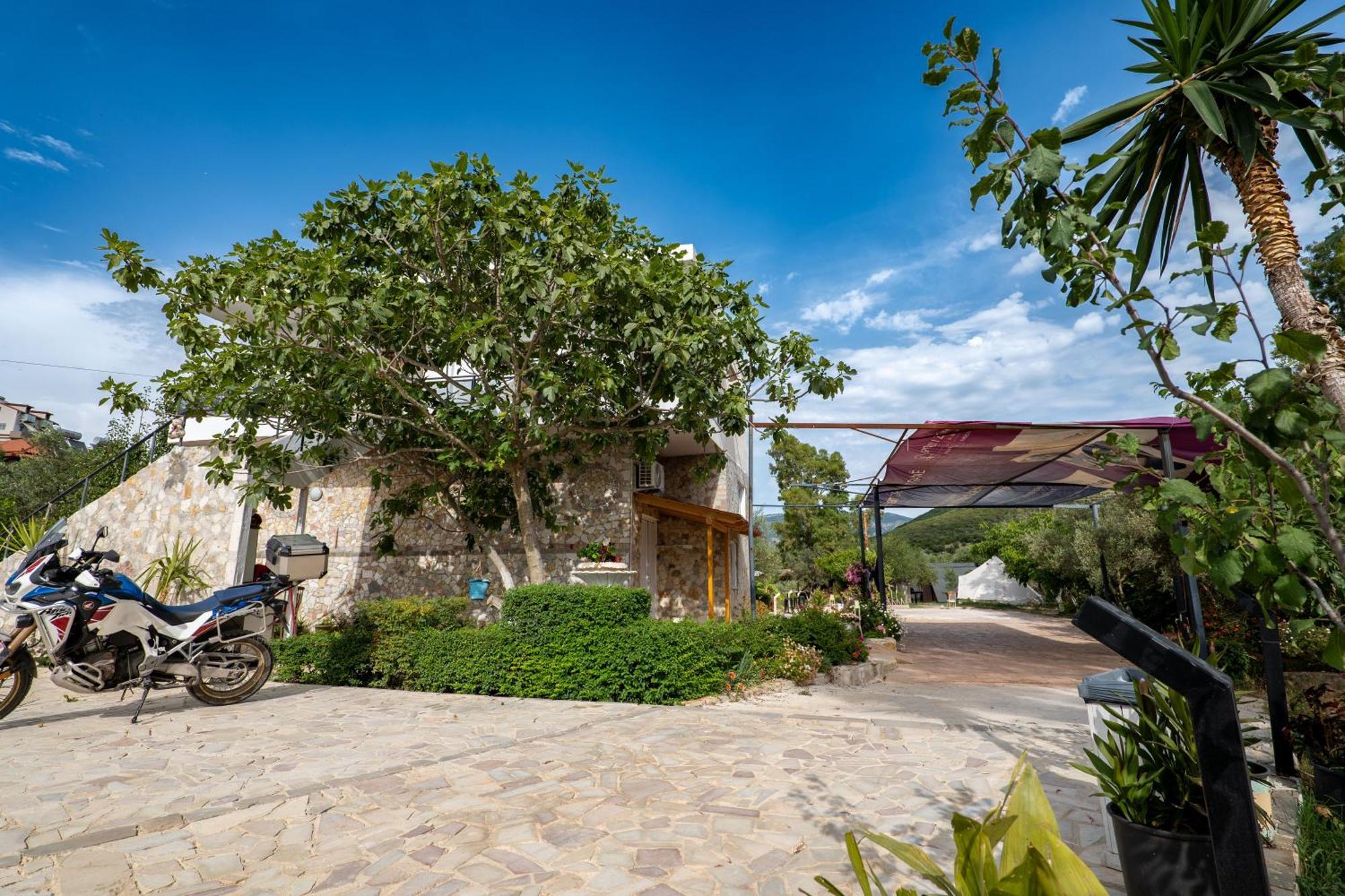 كساميل Garden Villa Lake Side & Glamping المظهر الخارجي الصورة