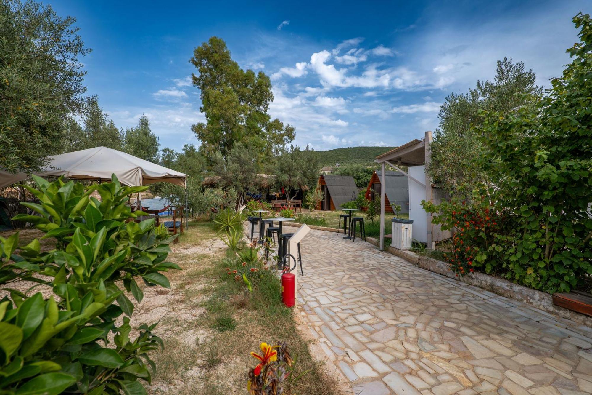 كساميل Garden Villa Lake Side & Glamping المظهر الخارجي الصورة